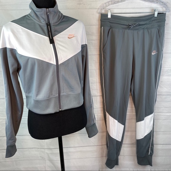 Women’s Nike Sportswear Track Set - Picture 2 of 9